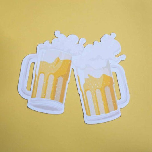 Grusskarte „Bier gelb“ mit stilisiertem Bierglas-Design