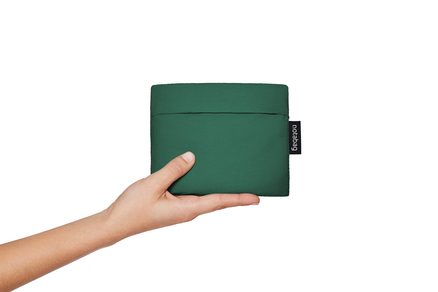 Vielseitige Notabag, dunkelgrün, wandelbar zwischen Tasche und Rucksack, perfekt für unterwegs und Alltag.