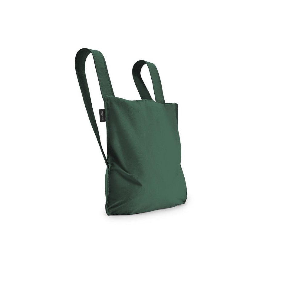 Dunkelgrüne Notabag – wandelbare Tasche und Rucksack, leicht, faltbar und nachhaltig für Alltag und Stadt.