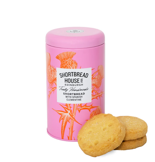 Handgeschnittenes schottisches Buttergebäck mit spanischem Clementinen-Aroma in einer eleganten pinken Geschenkdose
