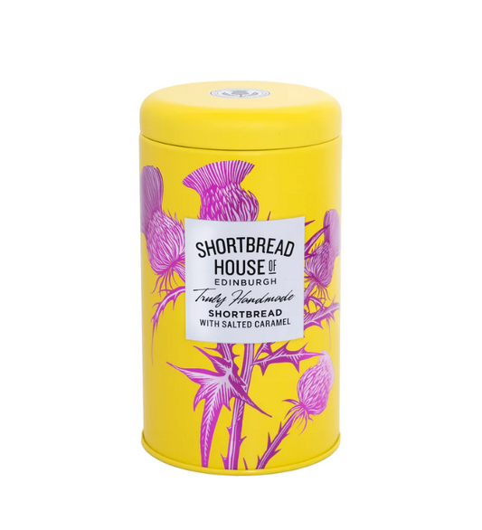 Traditionelles schottisches Buttergebäck in gelber Geschenkdose, mit Karamell- und Salzgeschmack.