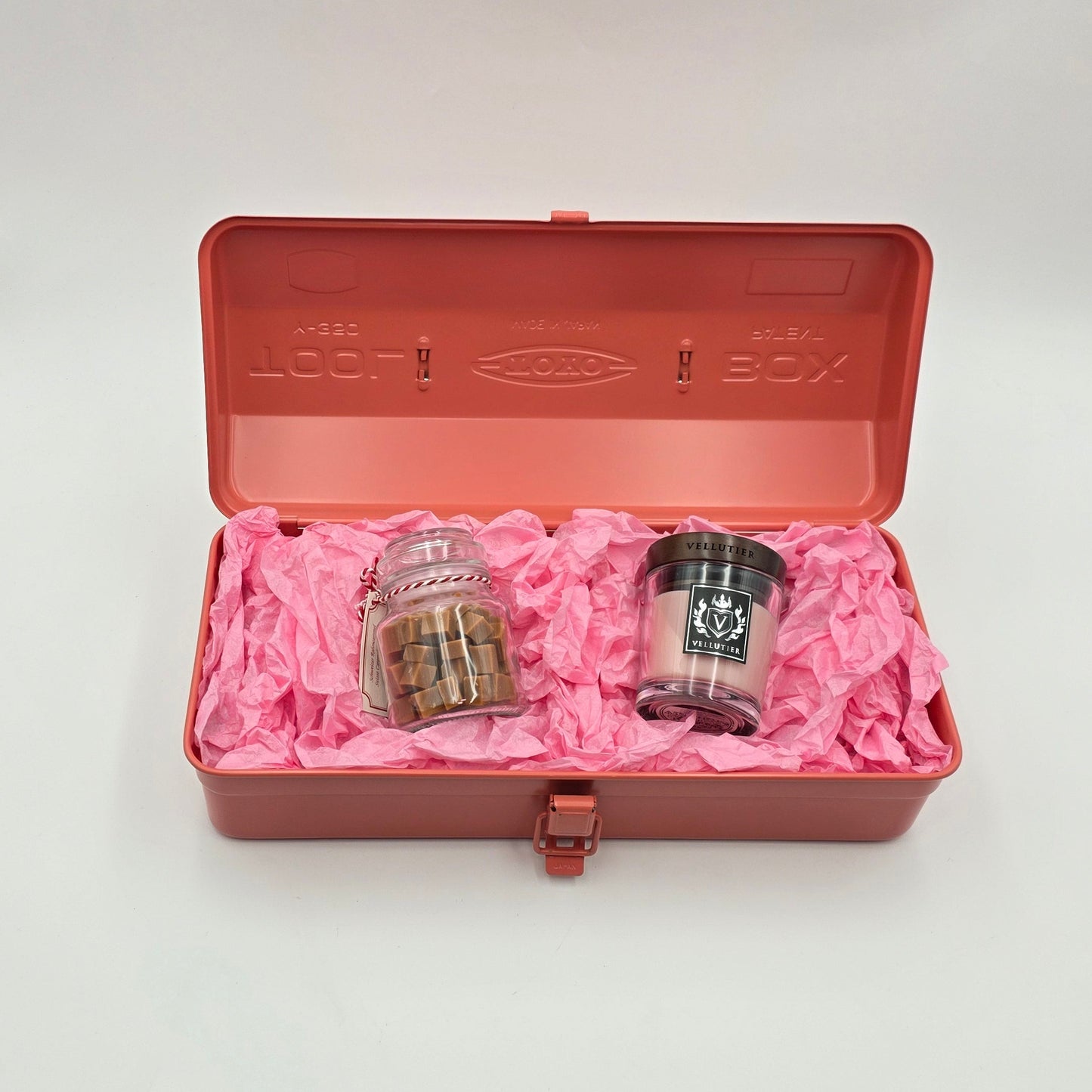 Caramel Kisses Geschenkbox mit dem Inhalt für einen romantischen Abend, Rahmacarmel und Duftkerze