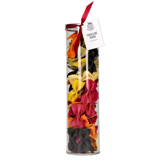 Bunte Farfalline in eleganter Dose – italienische Pasta mit natürlichen Farben aus Tomate, Spinat und Kurkuma.