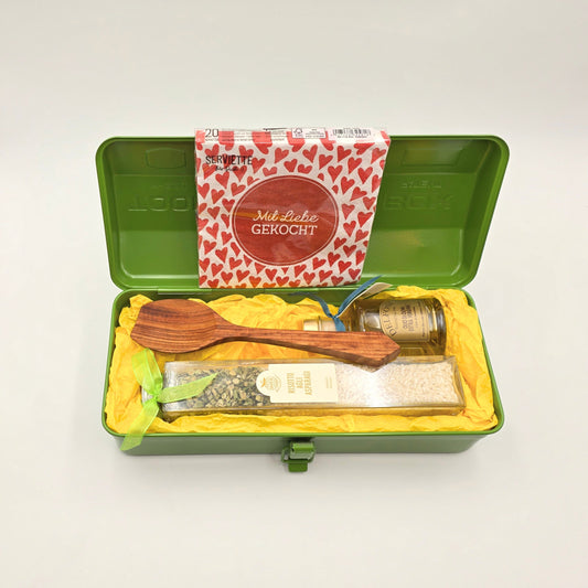 Olive You Geschenkbox offen mit italienischen Spezialitäten für gemeinsames Kochen