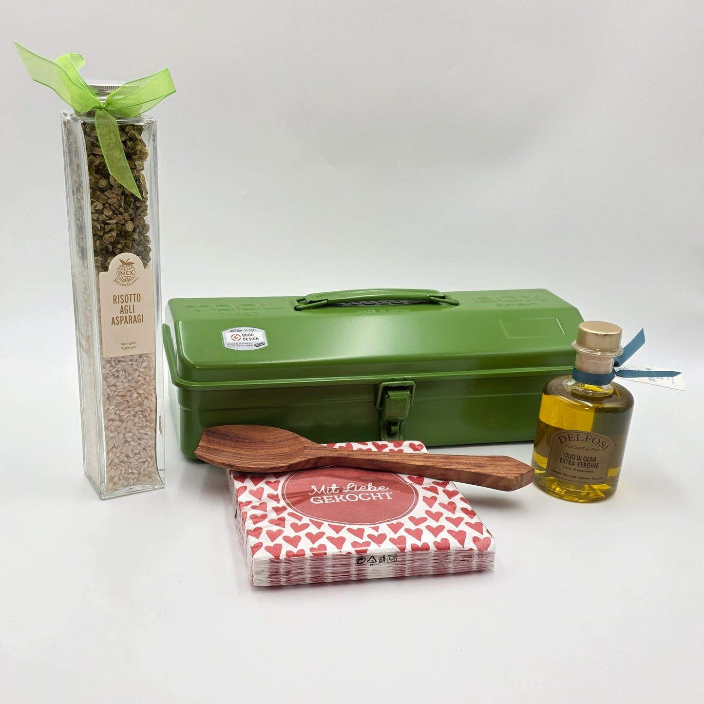 Olive You Geschenkbox mit allen italienischen Spezialitäten übersichtlich vor der Box