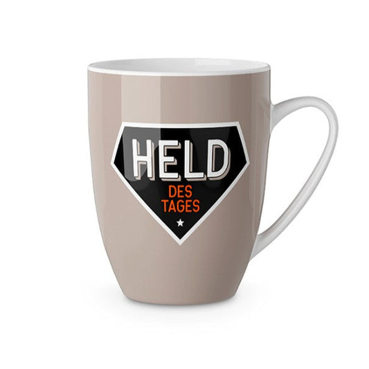 Grauer Porzellanbecher mit Aufdruck ''Held des Tages''– Geschenkidee für Teeliebhaber