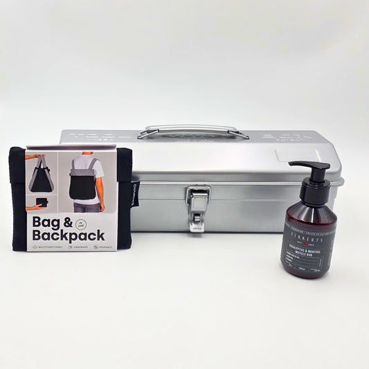 Ride & Recover Geschenkbox für Velofahrer mit Toyo Y-350 Toolbox, Notabag Rucksack und Muskel-Lotion im Vordergrund.