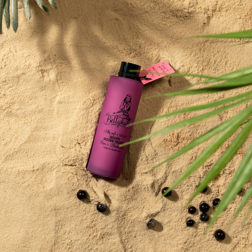 Bettyhula Rum & Blackcurrant Körperpuder 50 g – seidig weiches Körperpuder mit fruchtigem Duft