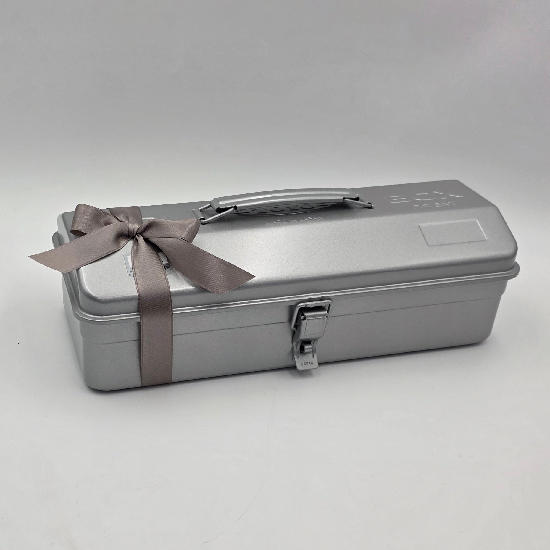 Toyo_Y-350_Tool_Box_Silber_Geschenkbox.jpg