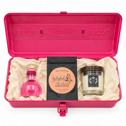 RELAX & GLOW Geschenkbox in pinker Toyo Steel Box mit Kerze, Gesichtsmaske und Wellnessprodukten