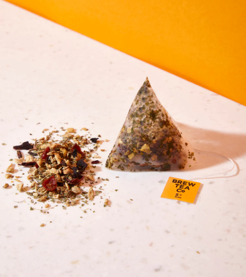 Beutel mit aromatischem Zitronen-Ingwer-Kräutertee, würzig und wärmend