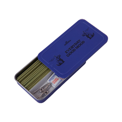 Geöffnete Aluminiumdose mit Collins 365 Splash Diving Räucherstäbchen